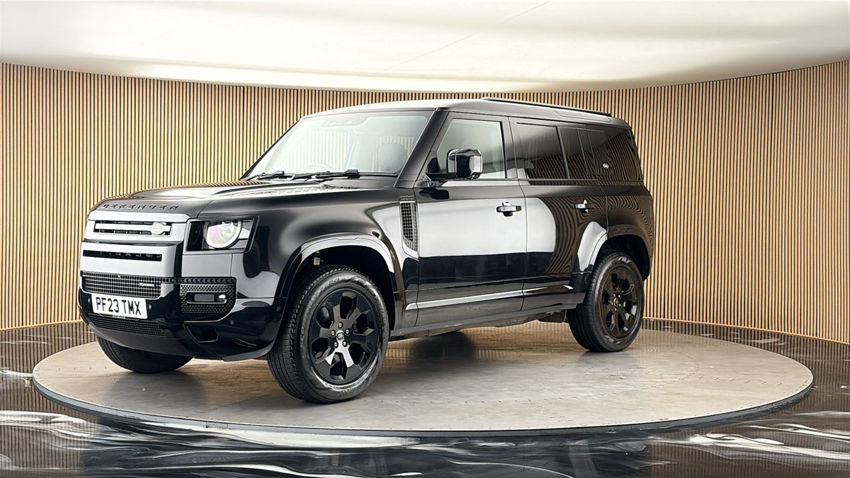 Land Rover Defender 110 Image 20