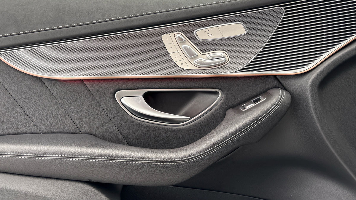 Mercedes-Benz EQC Image 19