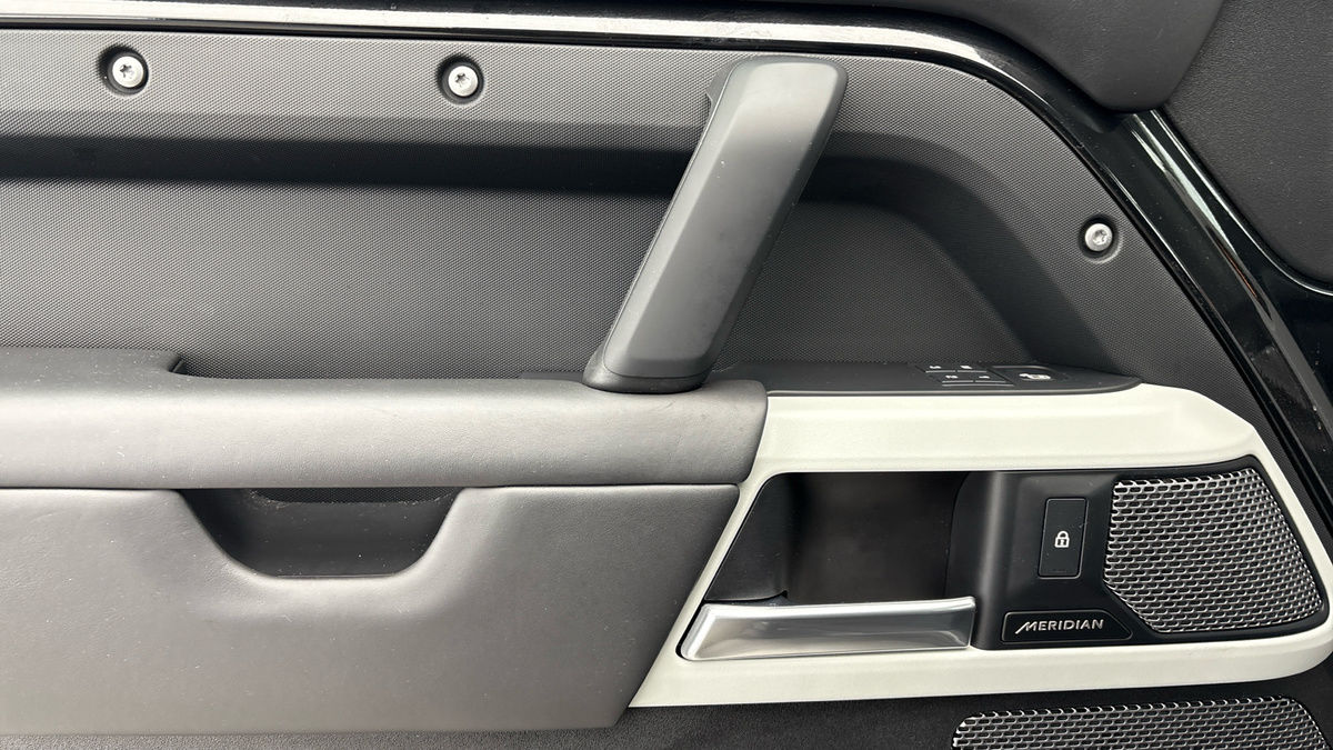 Land Rover Defender 90 Urban Image 19