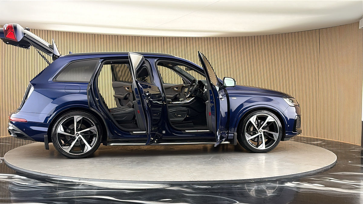 More views of Audi Q7