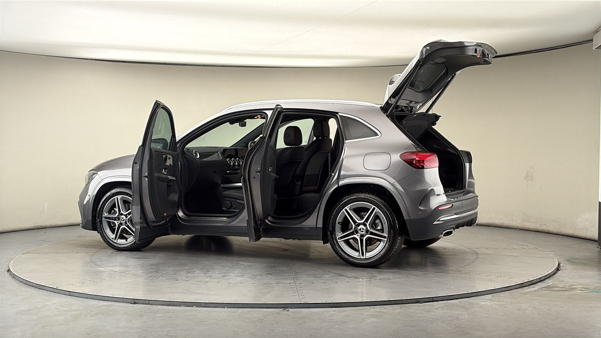 More views of Mercedes-Benz GLA