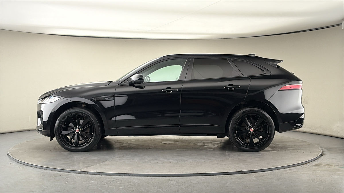 Jaguar F-PACE Image 15