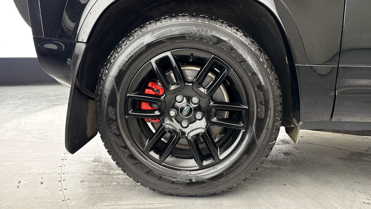 Land Rover Defender 90 Image 10