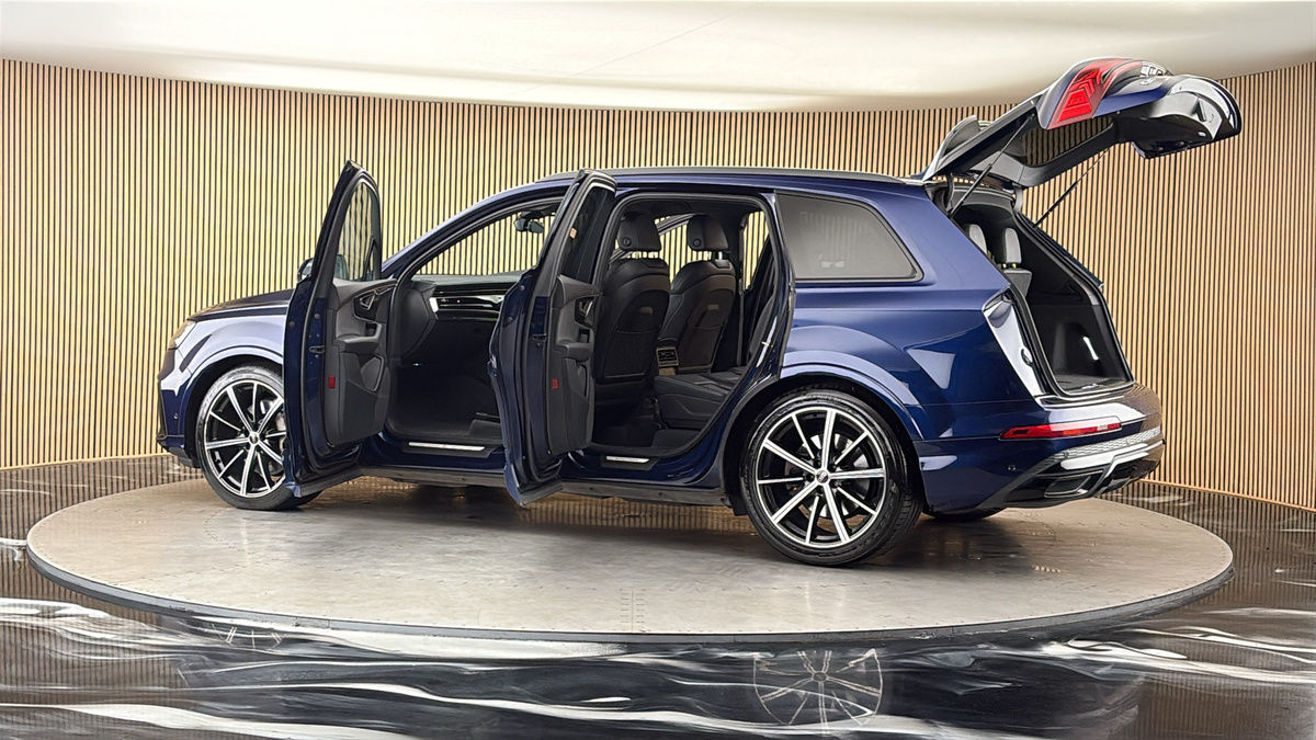More views of Audi Q7