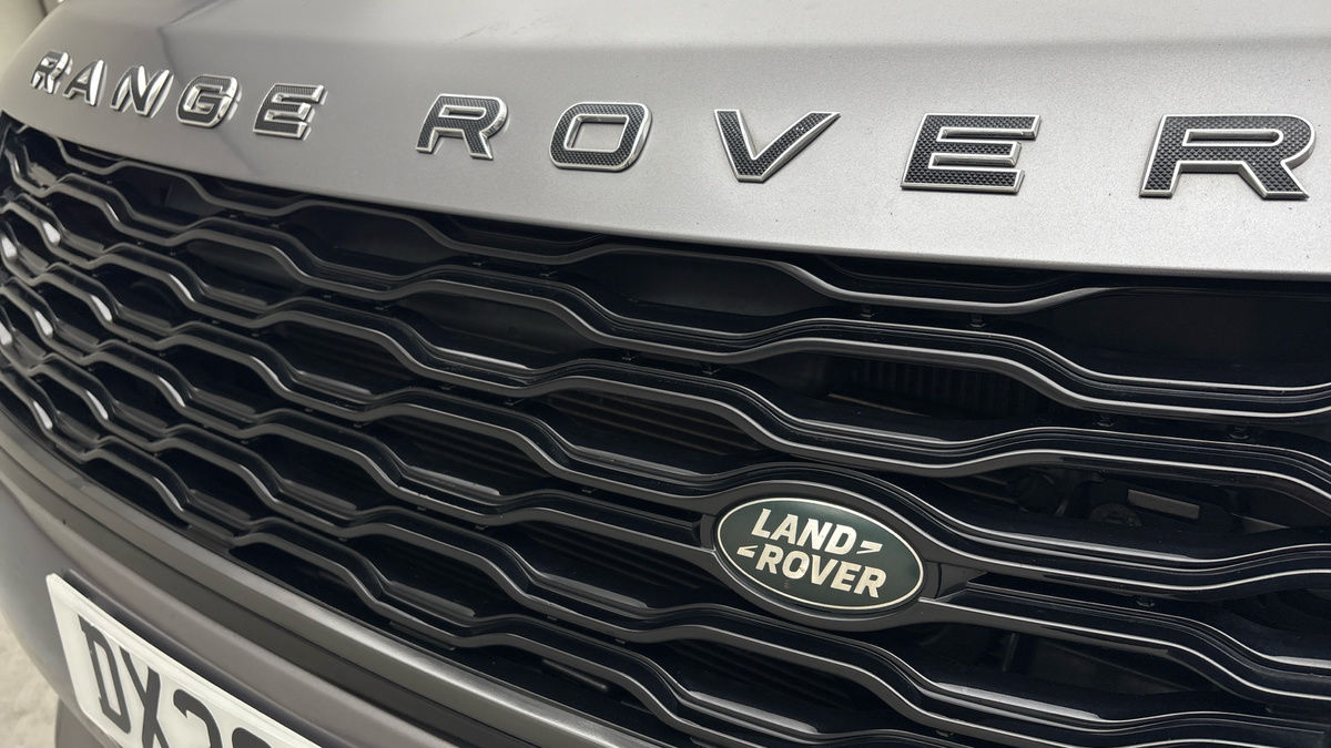 Land Rover Range Rover Velar Image 24