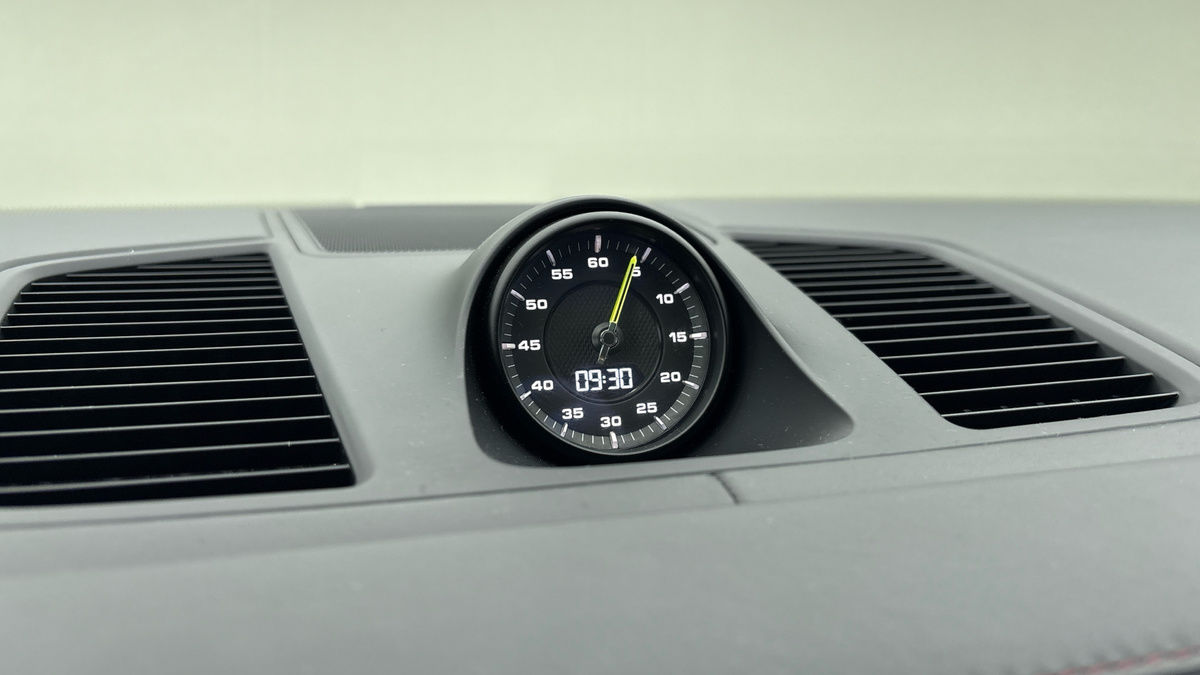 Porsche Cayenne Image 26