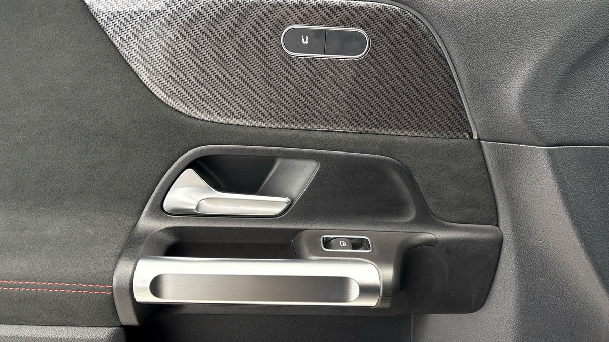 Mercedes-Benz GLB Image 19