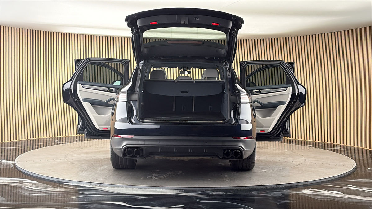 More views of Porsche Cayenne