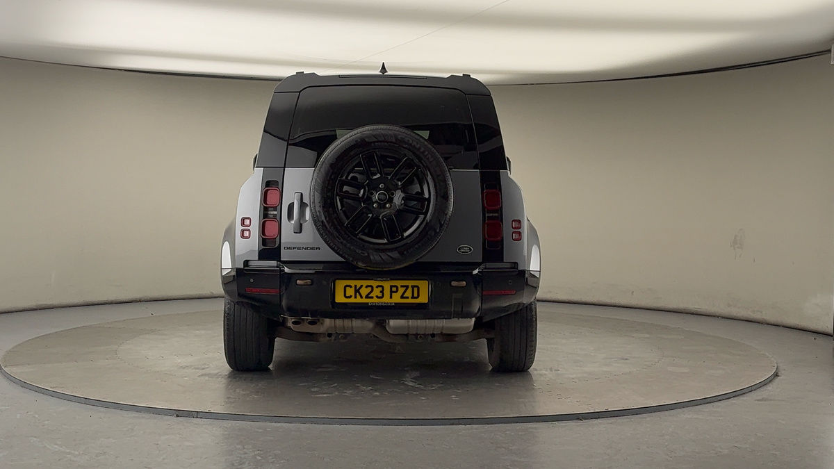 Land Rover Defender 110 Image 4