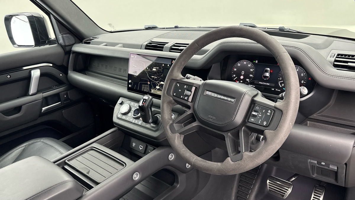 Land Rover Defender 110 Image 5