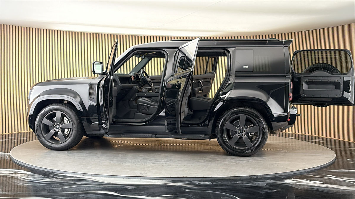 More views of Land Rover Defender 110