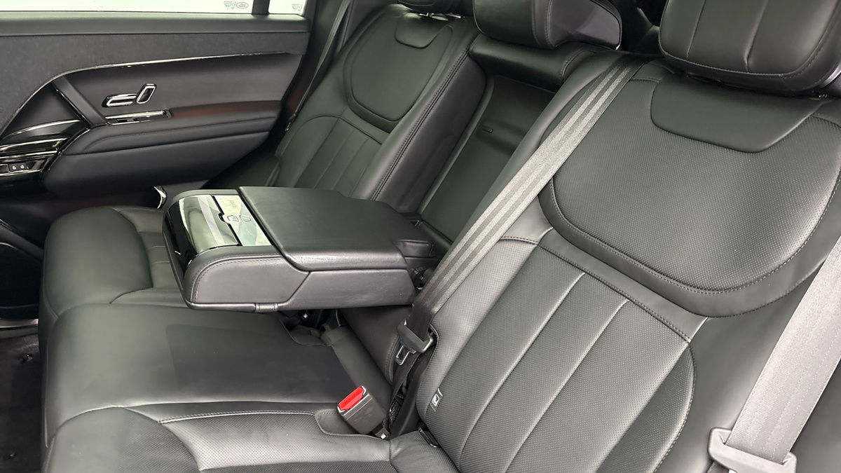 Land Rover Range Rover Sport Image 9