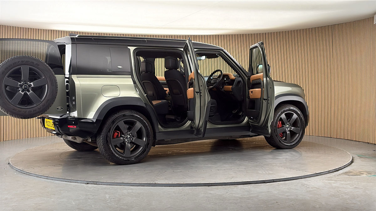 More views of Land Rover Defender 110