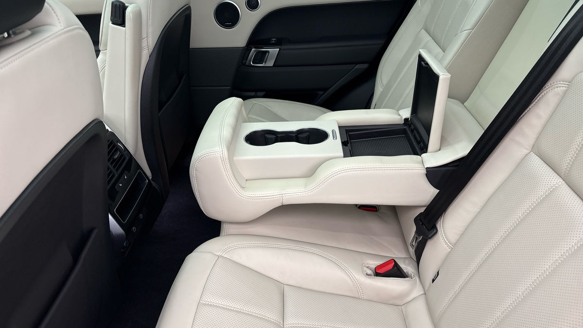 Land Rover Range Rover Sport Image 9