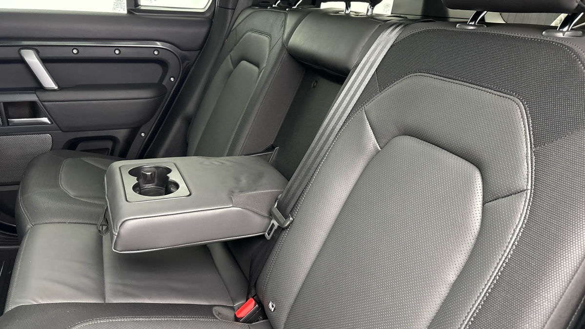 Land Rover Defender 110 Urban Image 24