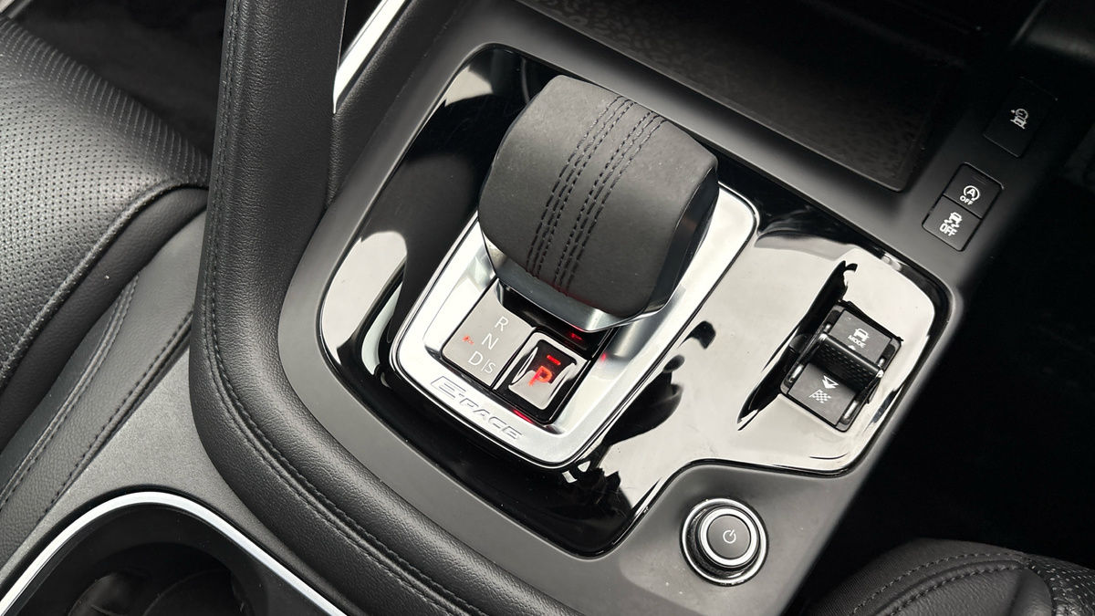 Jaguar E-PACE Image 6