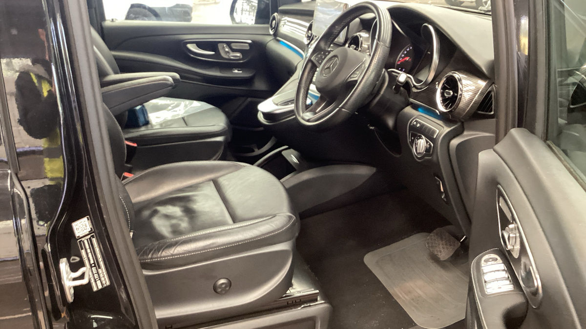 Mercedes-Benz EQV Image 9