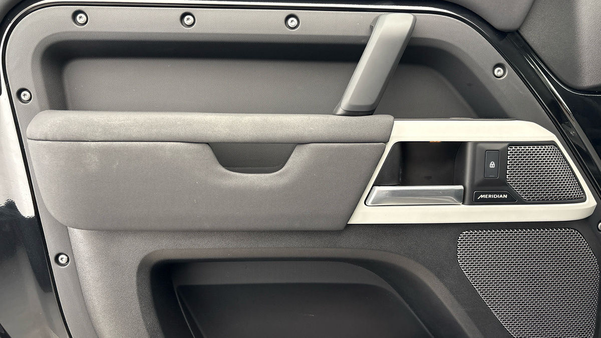 Land Rover Defender 90 Image 19