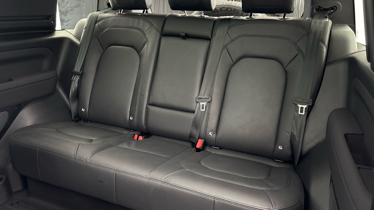 Land Rover Defender 90 Image 8