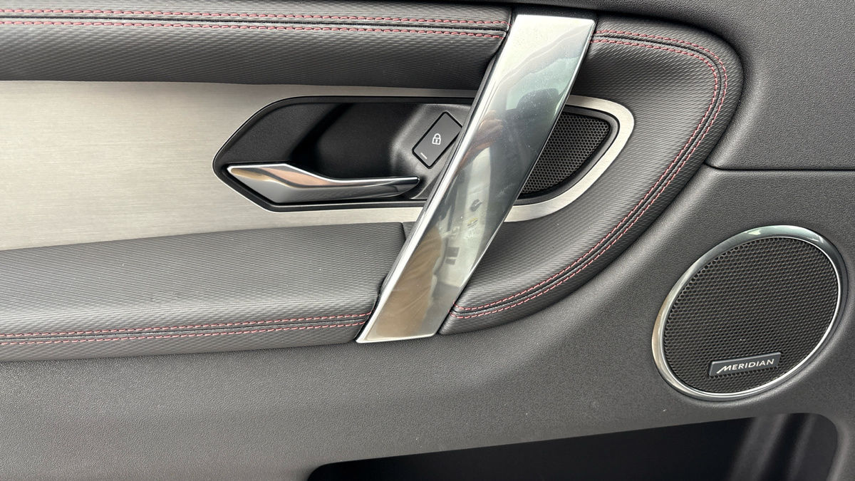 Land Rover Discovery Sport Image 19