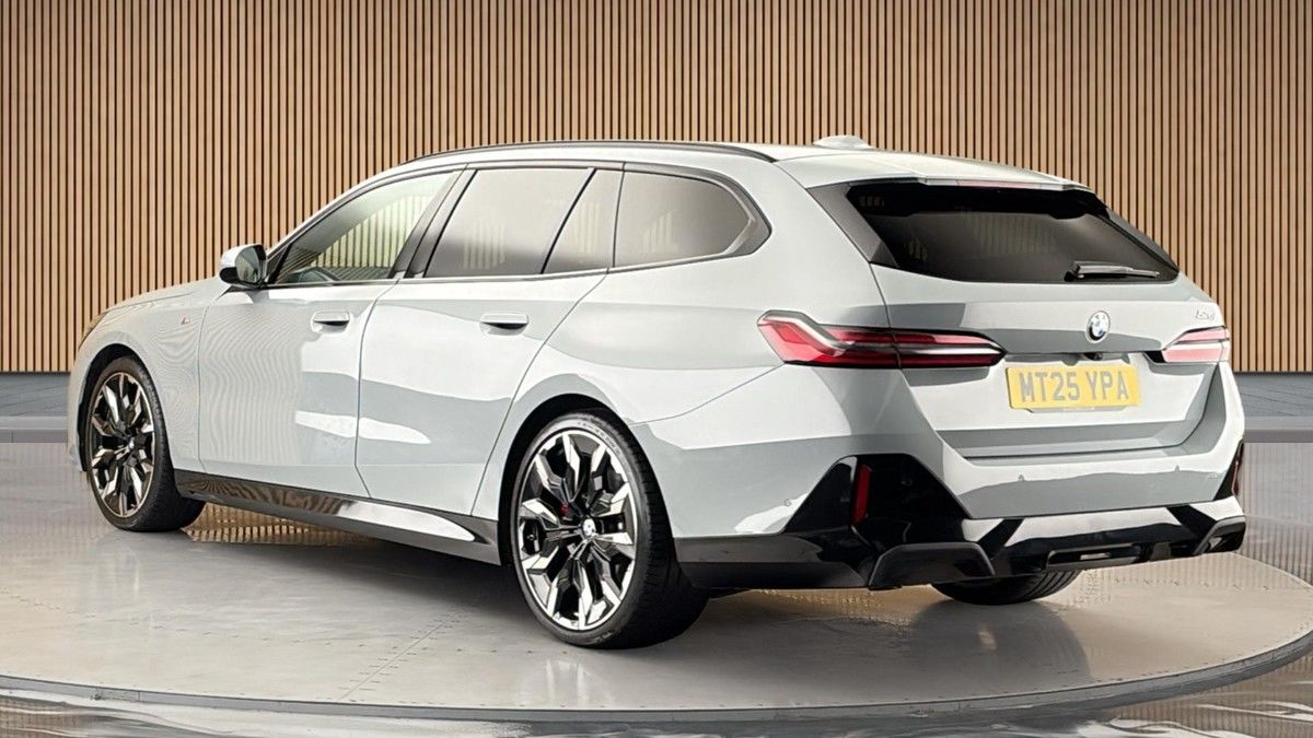 BMW 5 Series Image 2