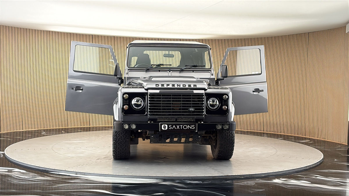 More views of Land Rover Defender 90