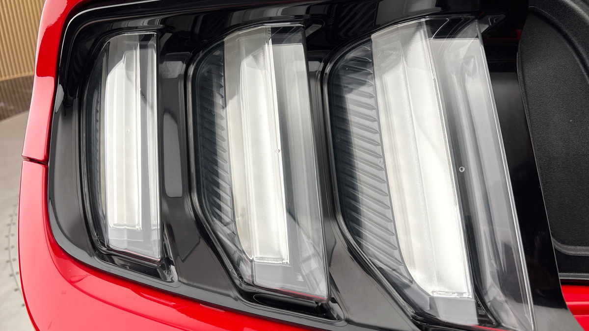Ford Mustang Image 28