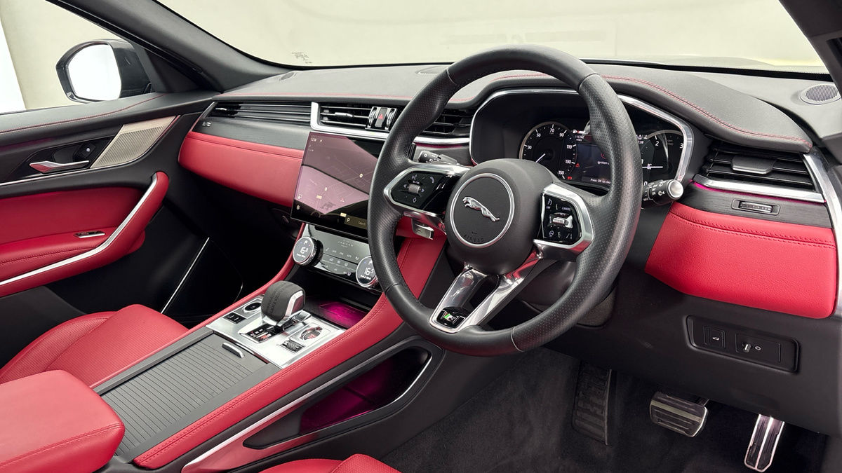 Jaguar F-PACE Image 5