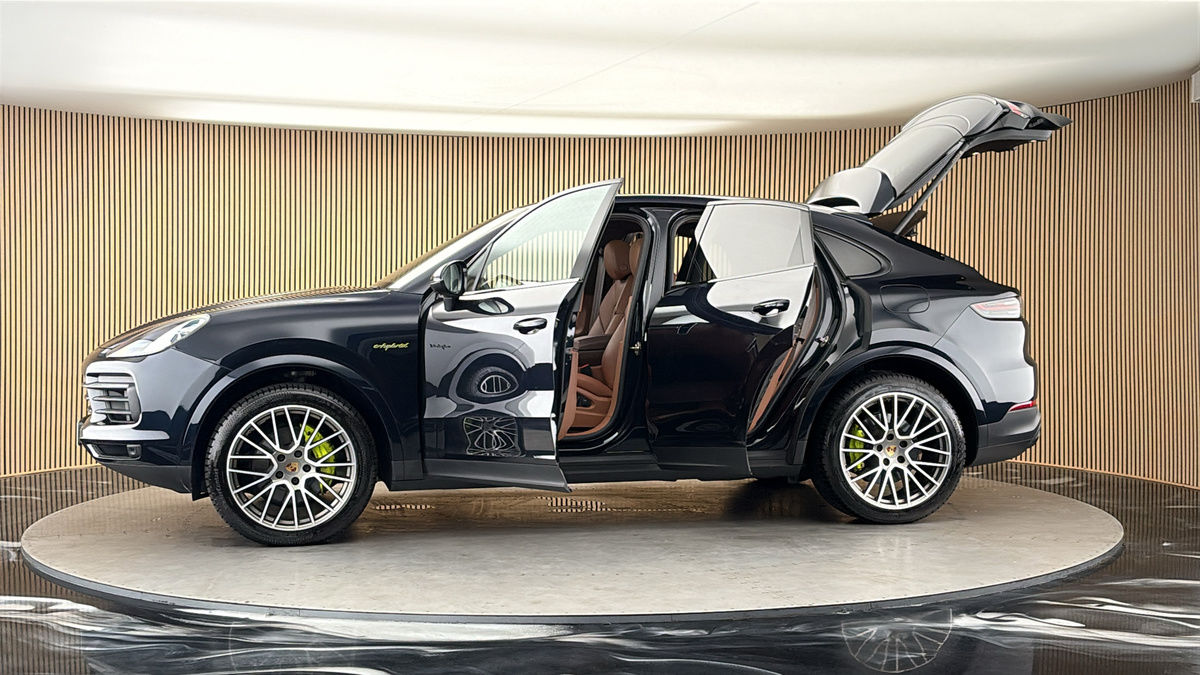 More views of Porsche Cayenne