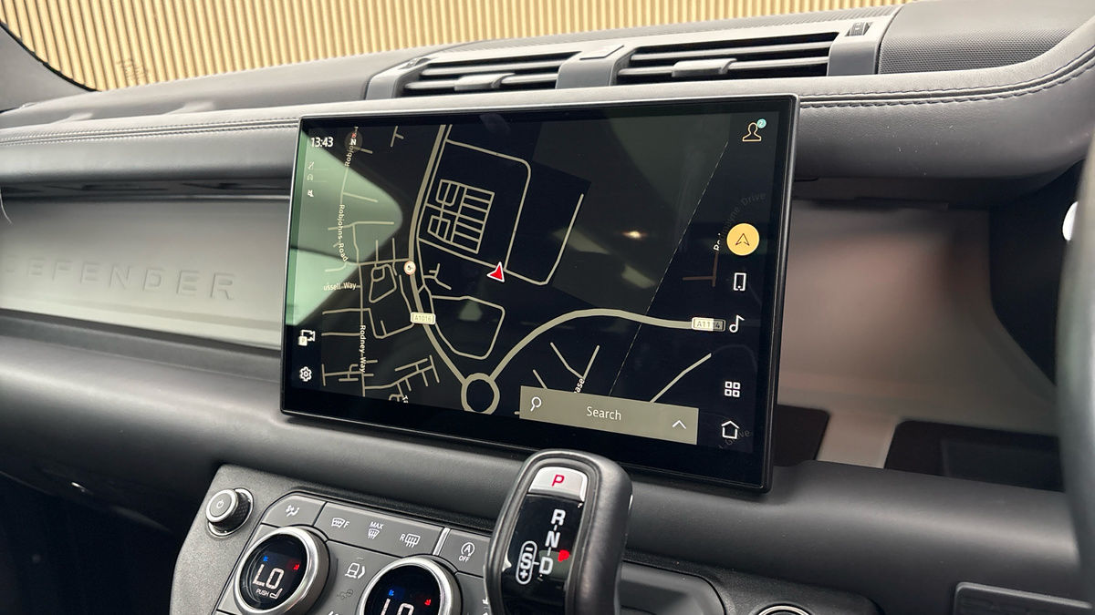 Land Rover Defender 90 Image 17