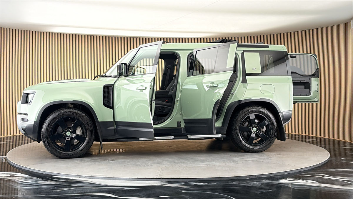 More views of Land Rover Defender 110