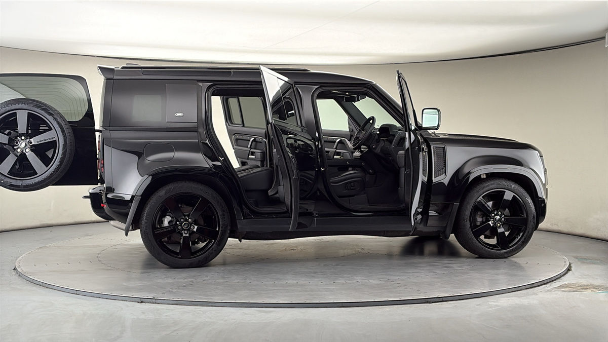 More views of Land Rover Defender 110