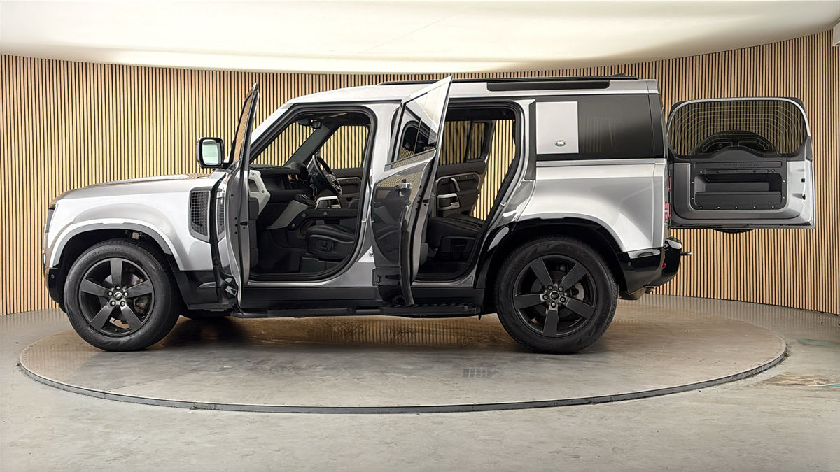 More views of Land Rover Defender 110