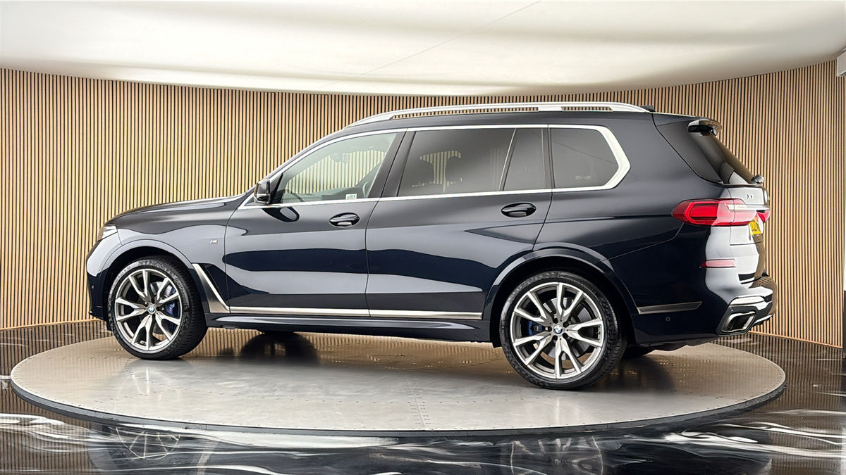 More views of BMW X7