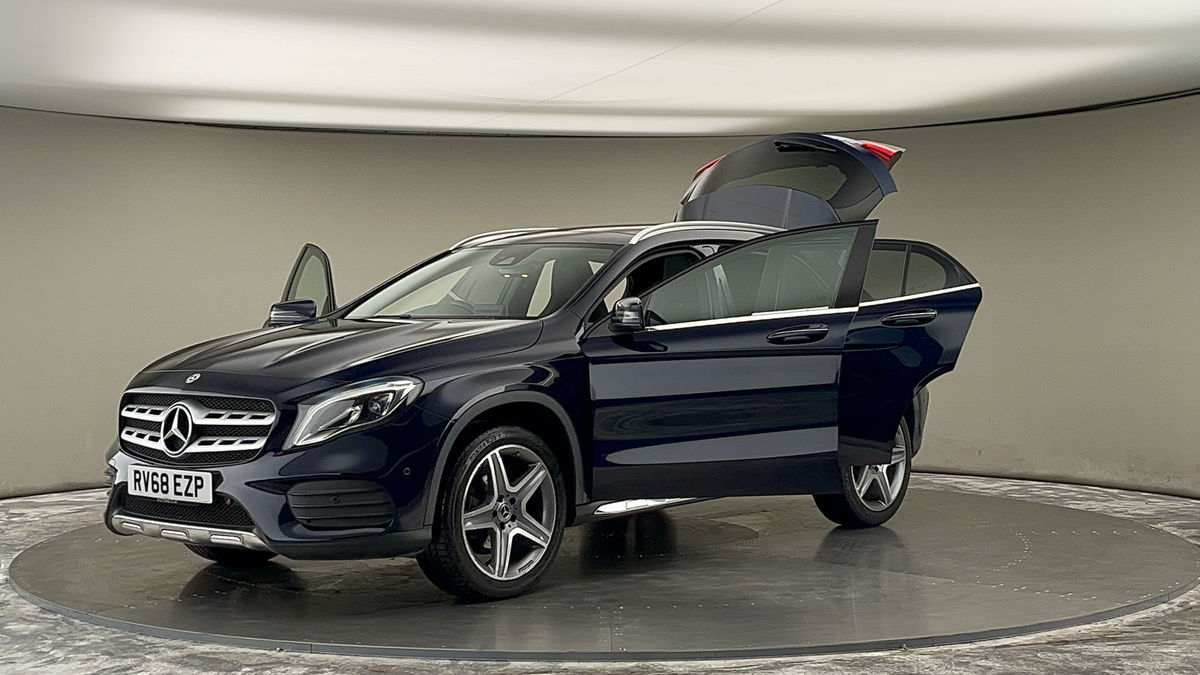 Mercedes-Benz GLA Image 22