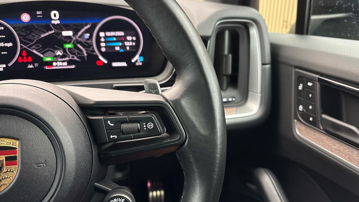 Porsche Cayenne Image 14