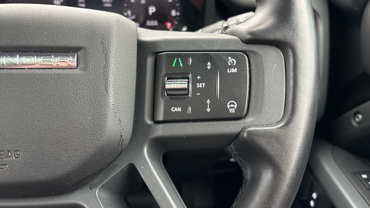 Land Rover Defender 110 Image 14
