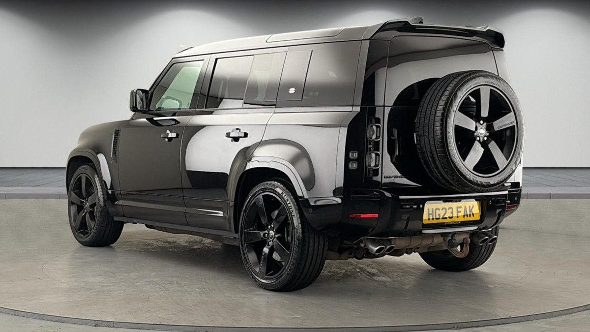 Land Rover Defender 110 Image 2