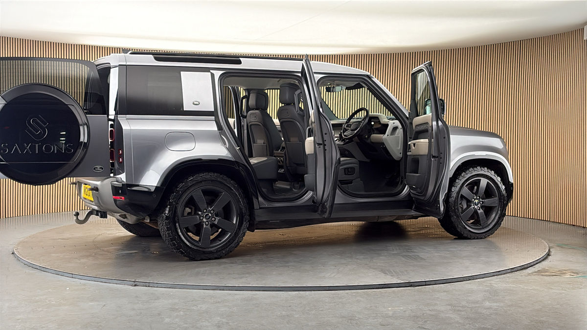 More views of Land Rover Defender 110