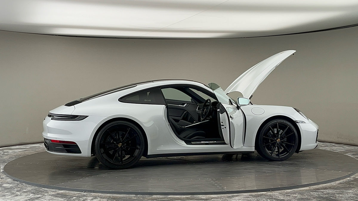 More views of Porsche 911