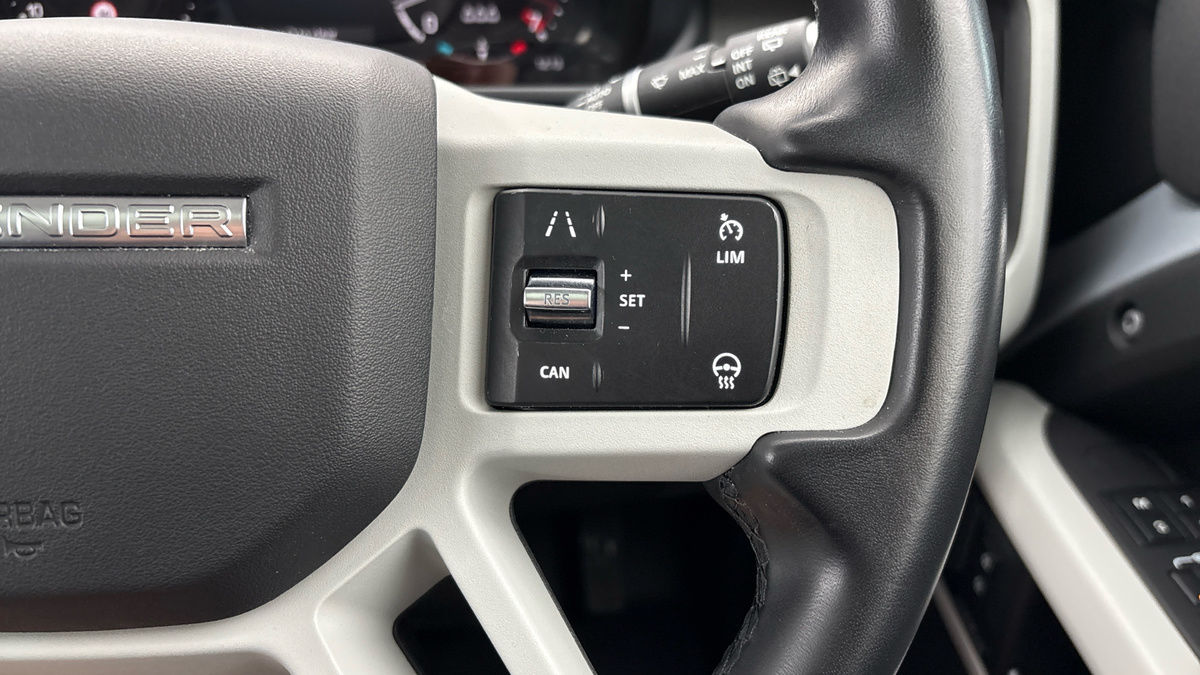 Land Rover Defender 90 Image 14