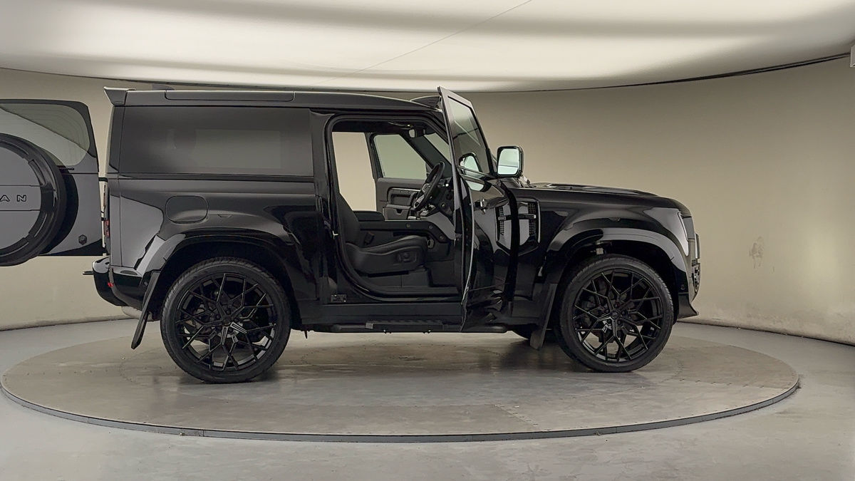 More views of Land Rover Defender 90