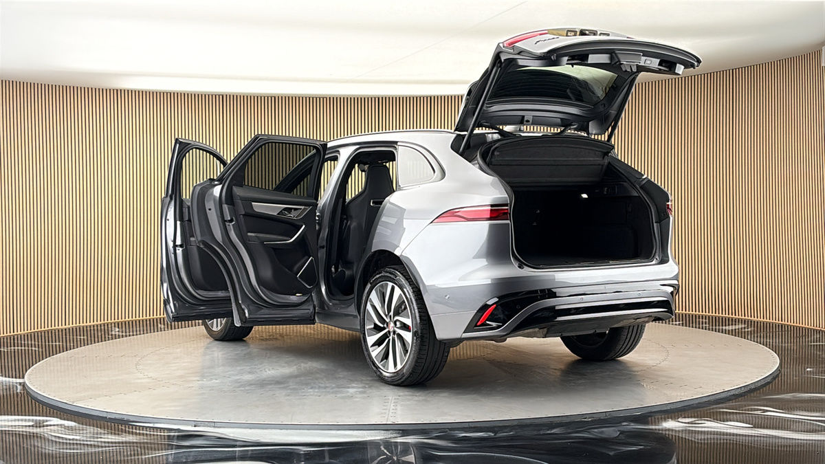Jaguar F-PACE Image 23