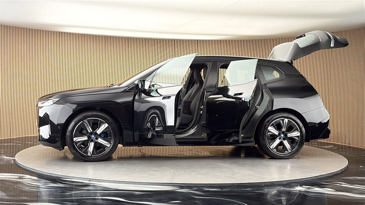 More views of BMW iX