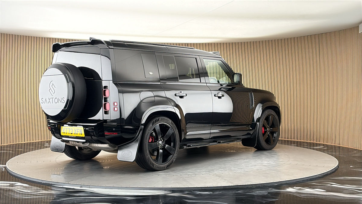 Land Rover Defender 110 Image 21