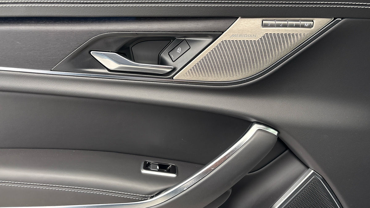 Jaguar XF Image 19