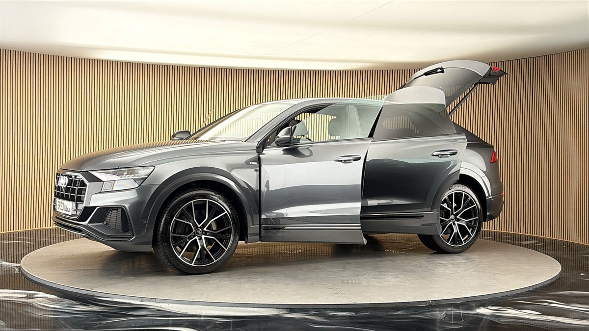 More views of Audi Q8