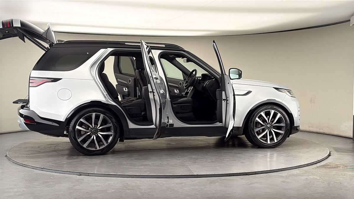 More views of Land Rover Discovery