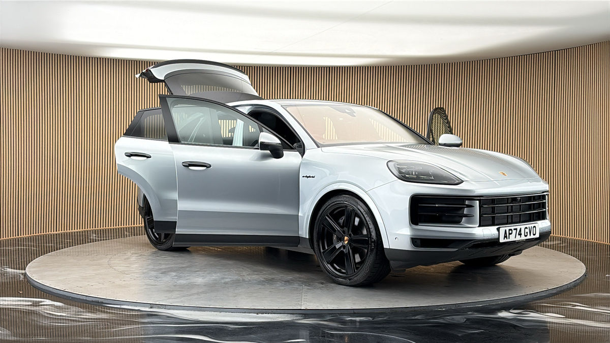 More views of Porsche Cayenne