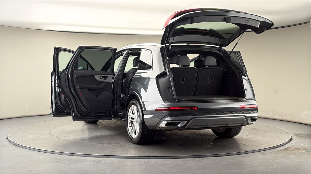 More views of Audi Q7